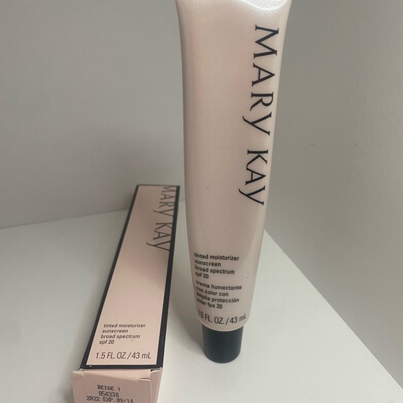 Mary Kay Tinted Moisturizer Beige 1